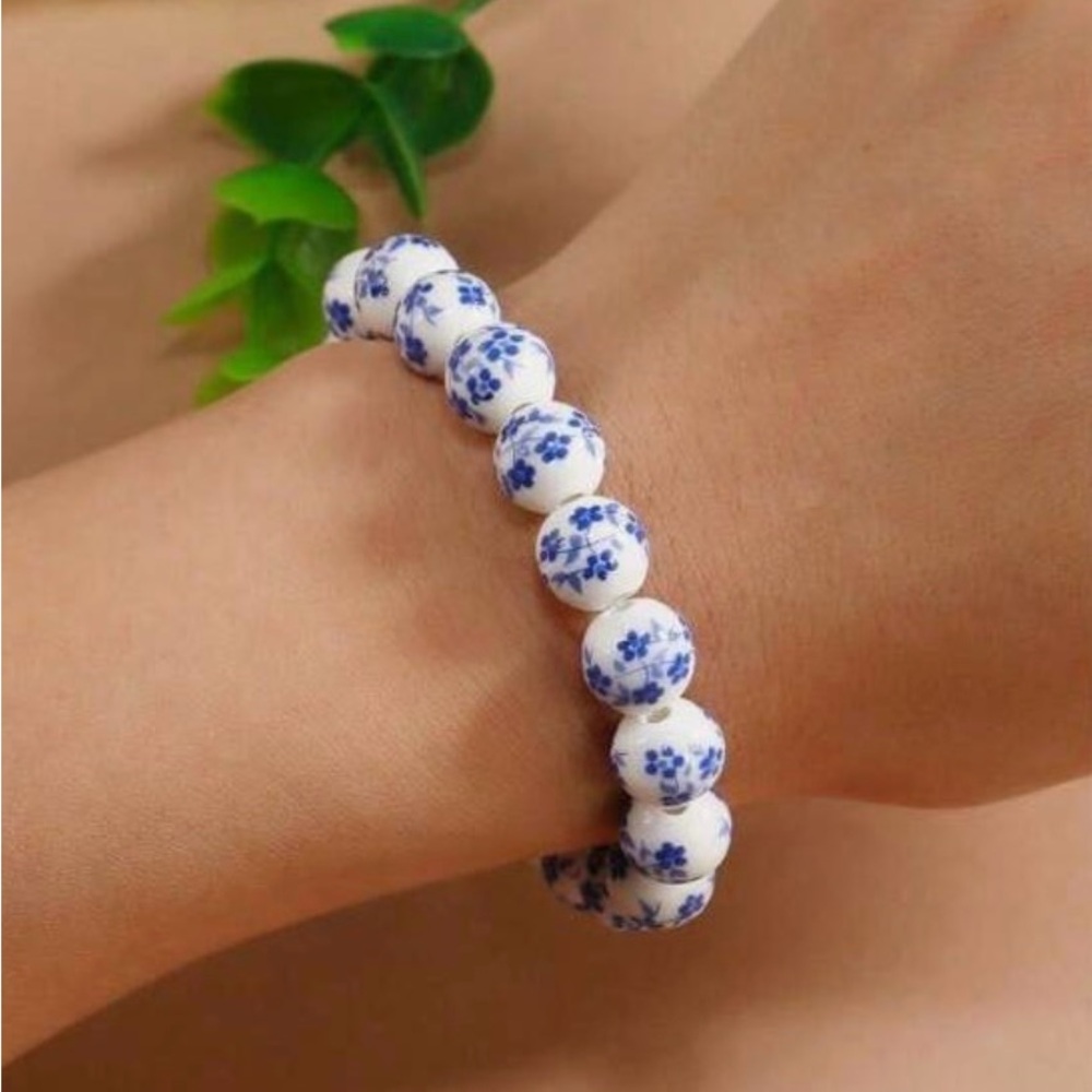 Elegant Blue and White Floral Beaded Bracelet - Picture 3 of 5